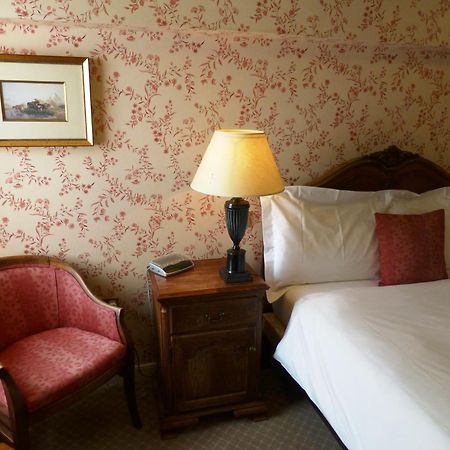 The Bear Hotel Devizes Ruang foto
