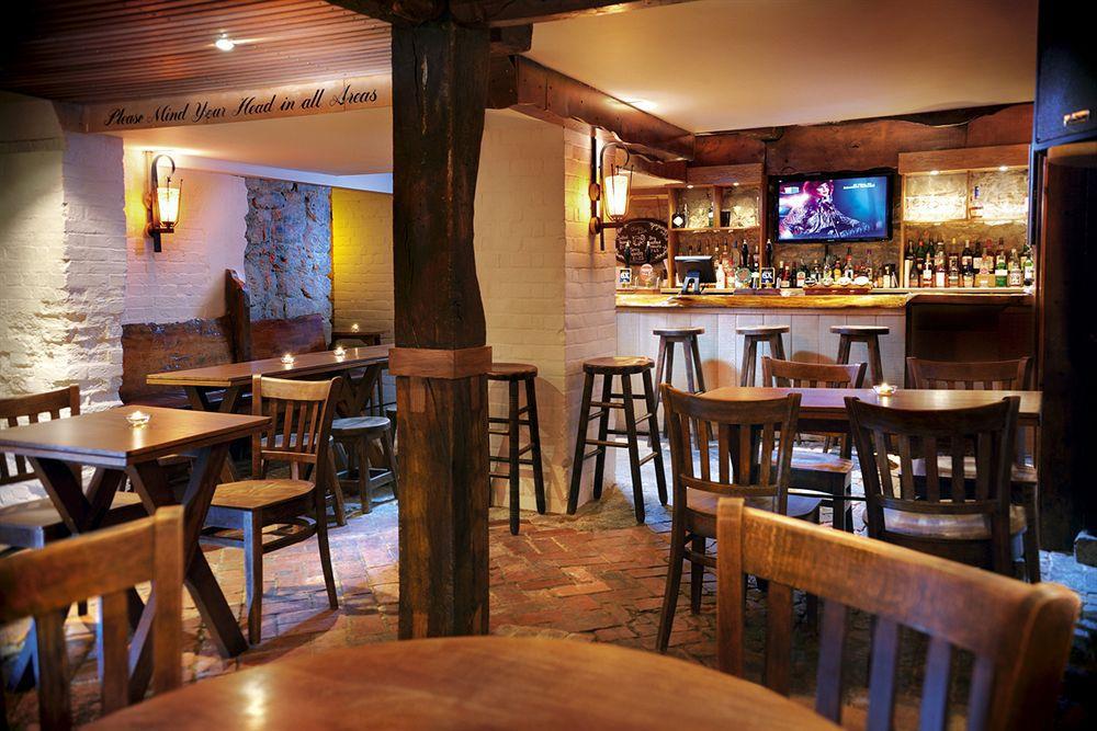 The Bear Hotel Devizes Bagian luar foto