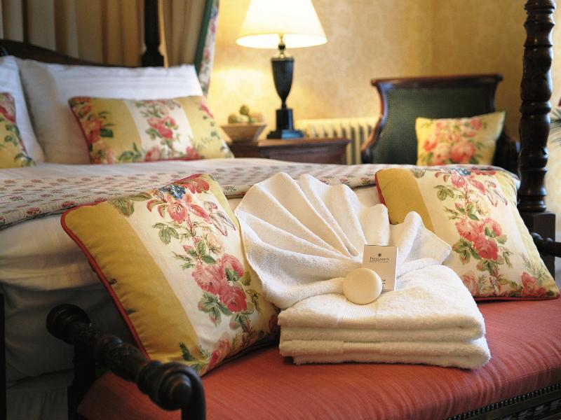 The Bear Hotel Devizes Bagian luar foto