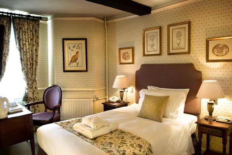 The Bear Hotel Devizes Bagian luar foto