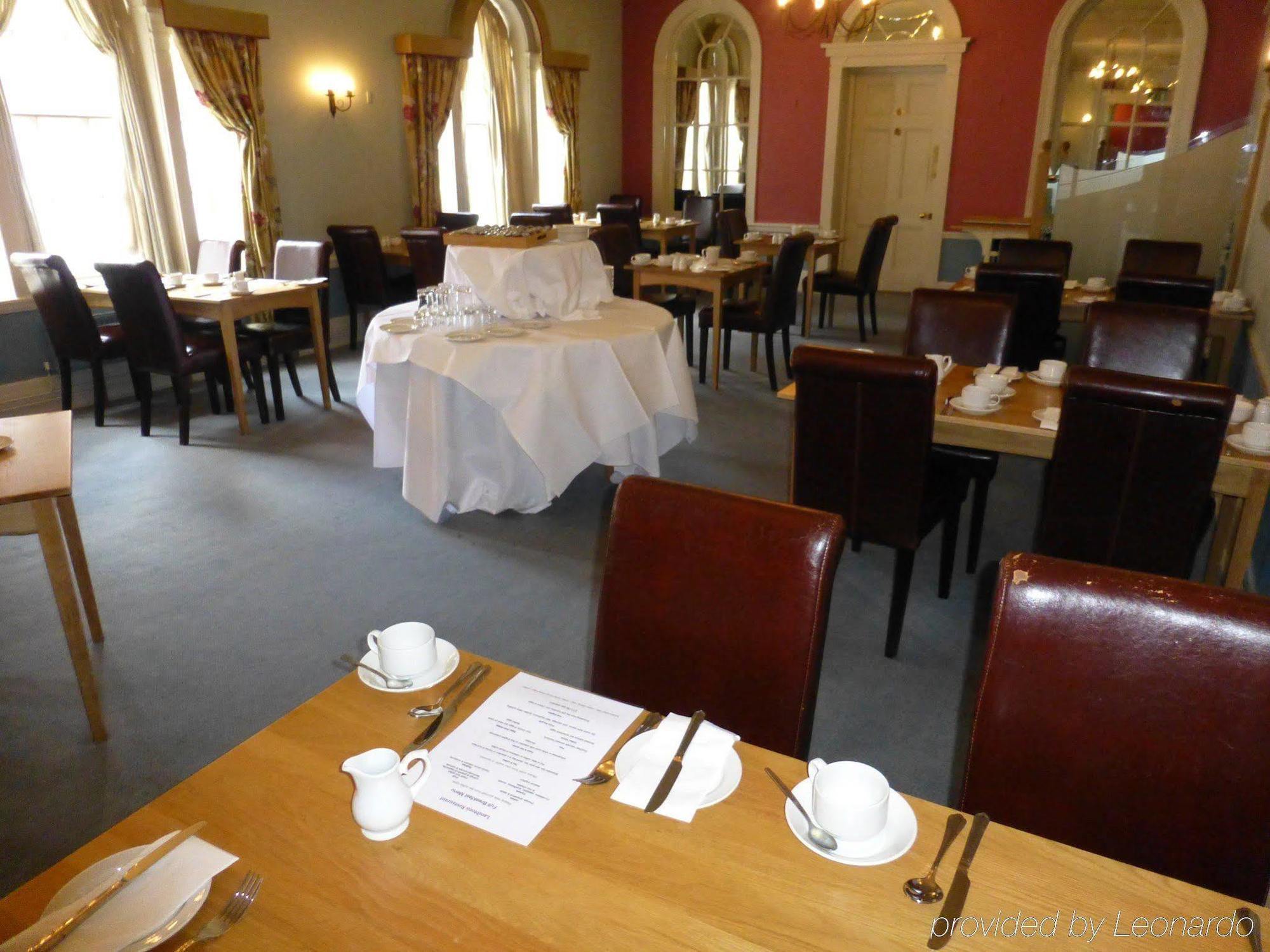 The Bear Hotel Devizes Bagian luar foto