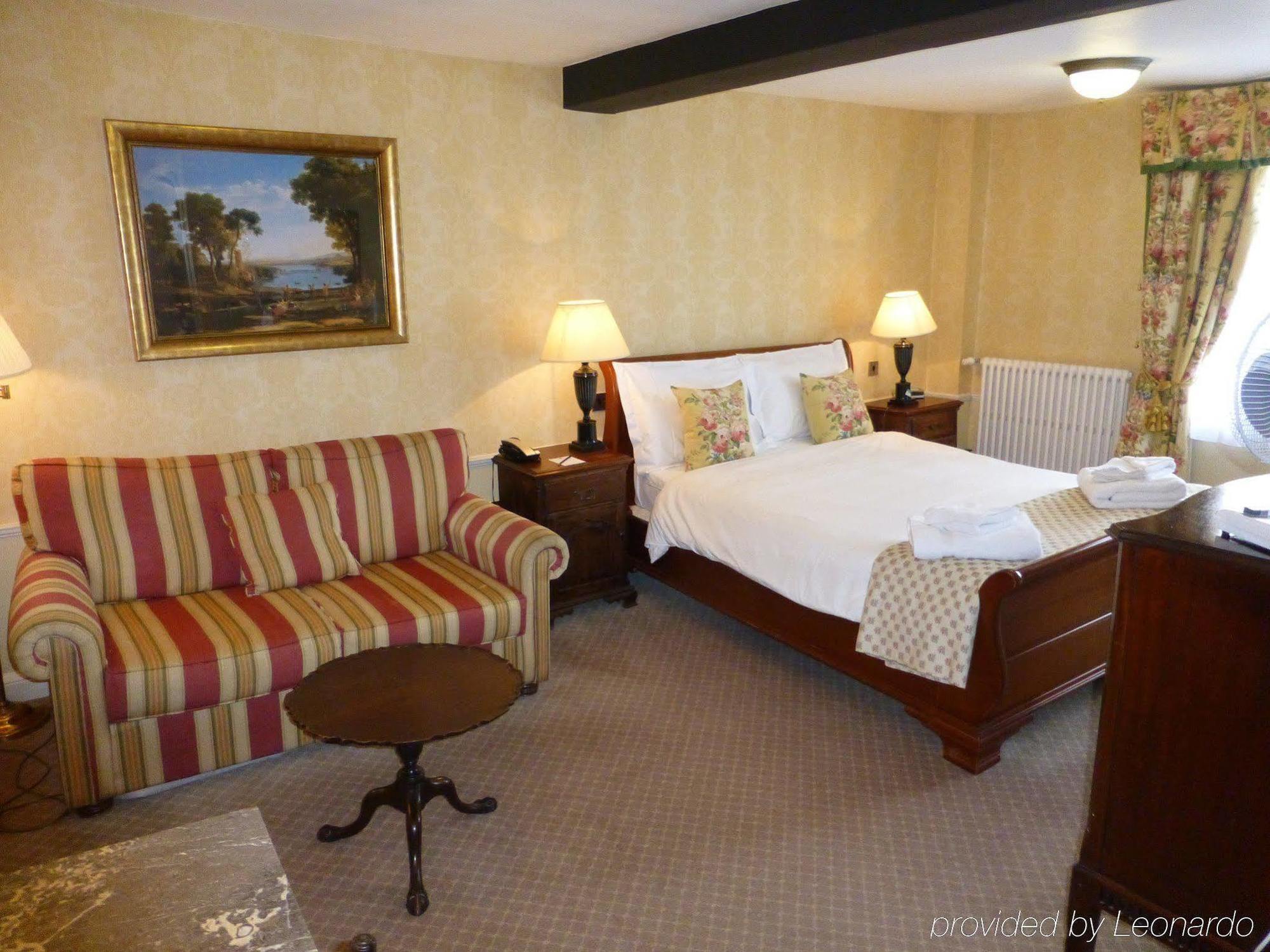 The Bear Hotel Devizes Bagian luar foto