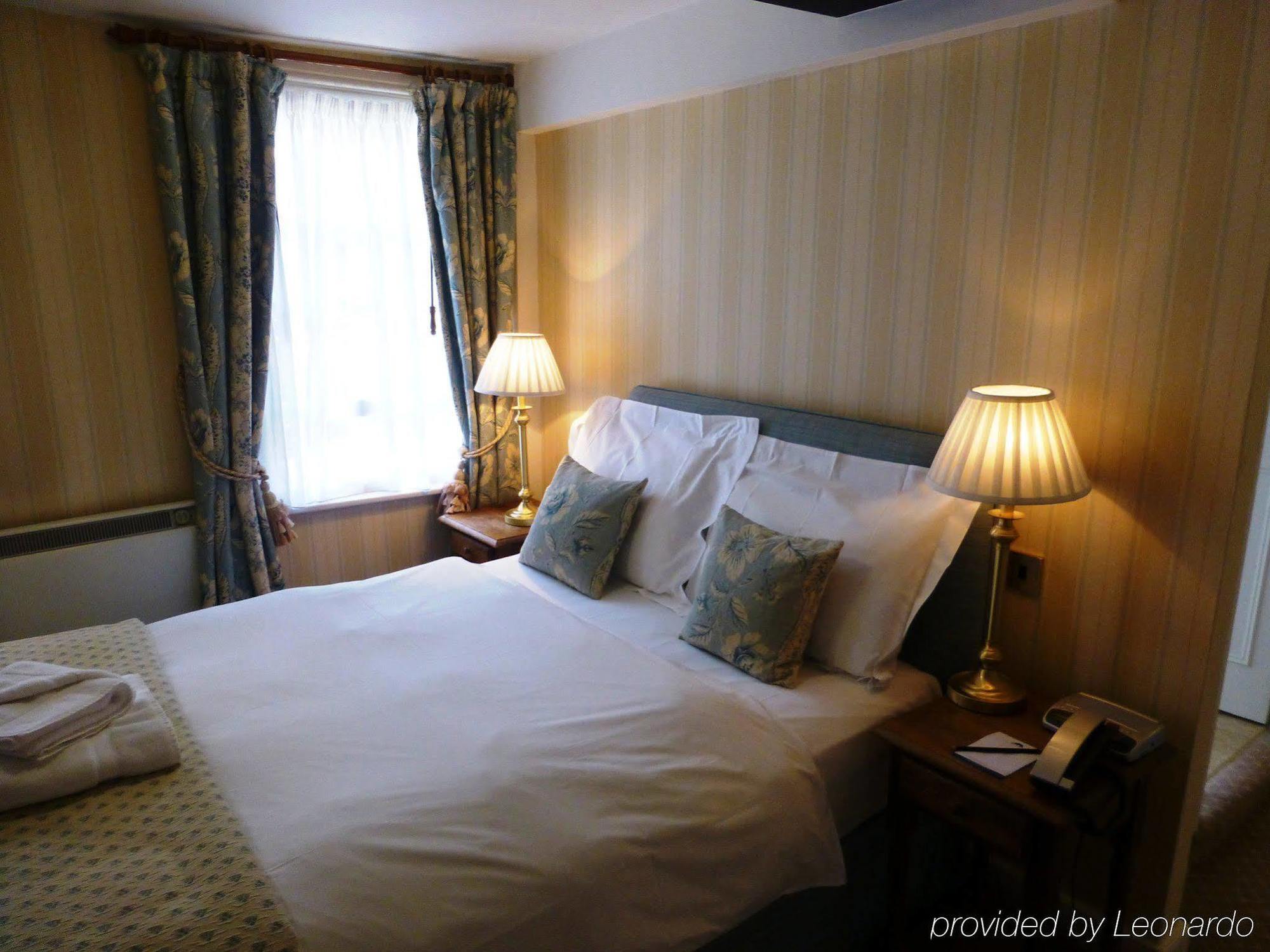 The Bear Hotel Devizes Bagian luar foto