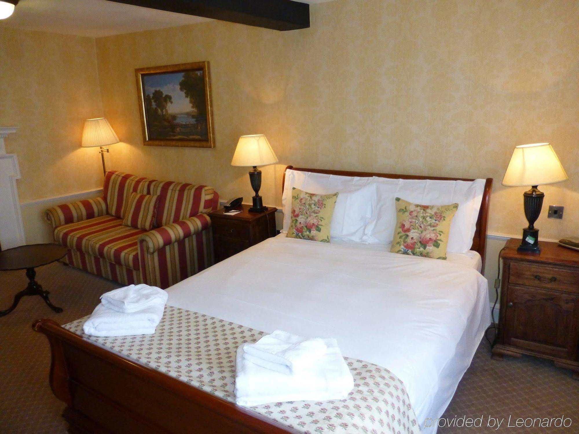 The Bear Hotel Devizes Bagian luar foto