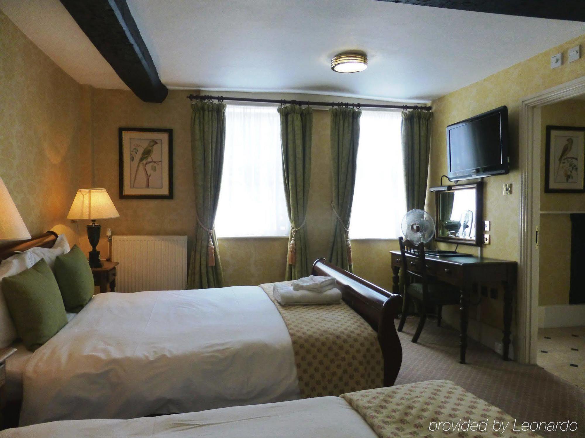 The Bear Hotel Devizes Bagian luar foto