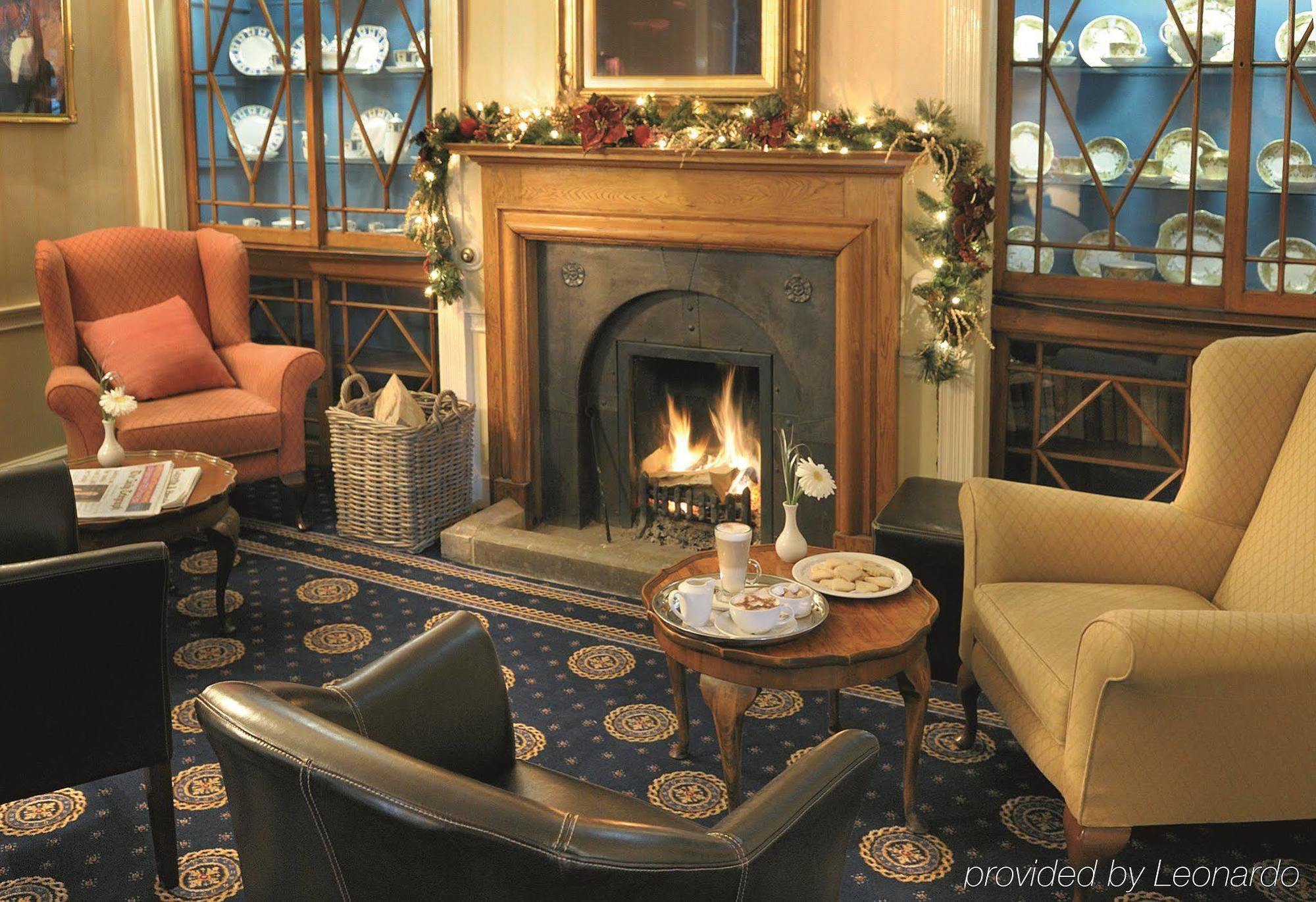 The Bear Hotel Devizes Bagian luar foto