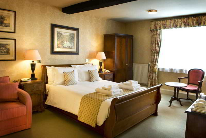The Bear Hotel Devizes Bagian luar foto