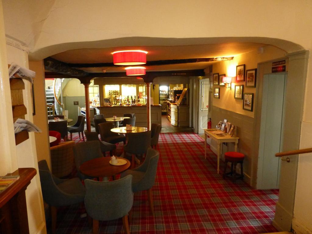The Bear Hotel Devizes Bagian luar foto