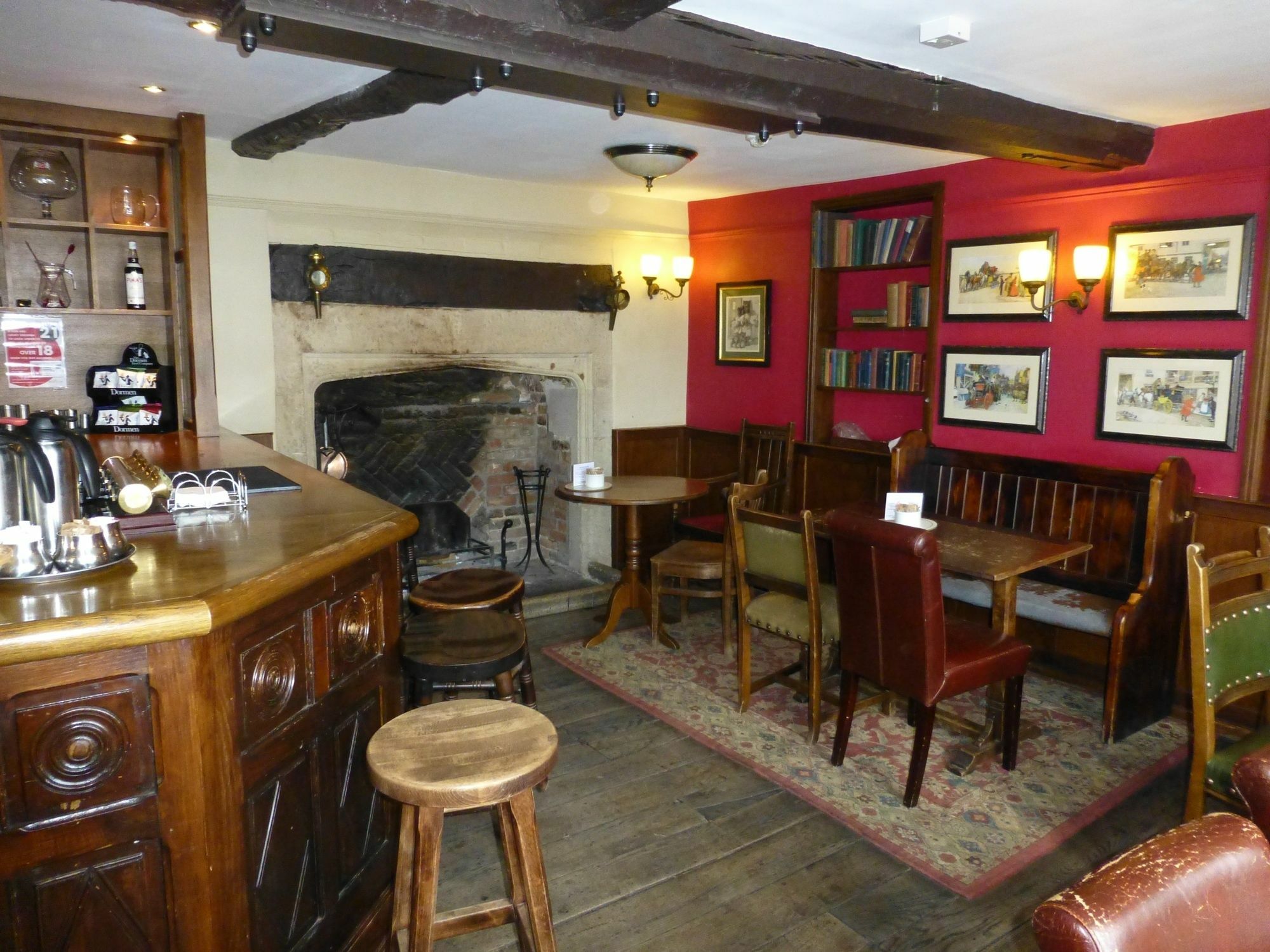 The Bear Hotel Devizes Bagian luar foto